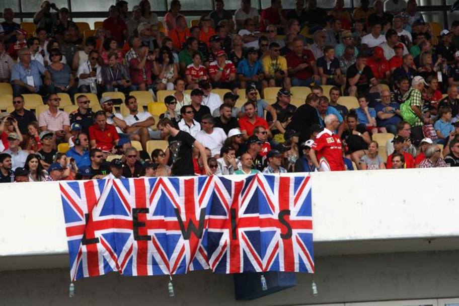 Supporters di Lewis Hamilton sugli spalti. Lapresse